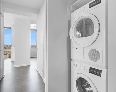 East 92nd Street - Photo Thumbnail 16