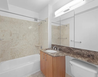 East 92nd Street - Photo Thumbnail 11