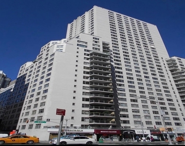 East 63rd Street - Photo Thumbnail 6