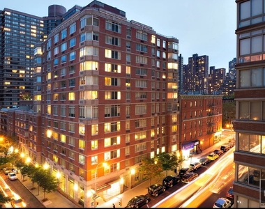 Lexington Avenue - Photo Thumbnail 10
