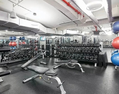 E 39th St - Photo Thumbnail 5