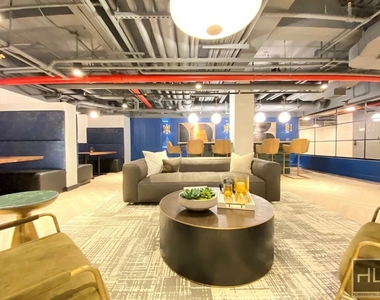 East 48th Street - Photo Thumbnail 11