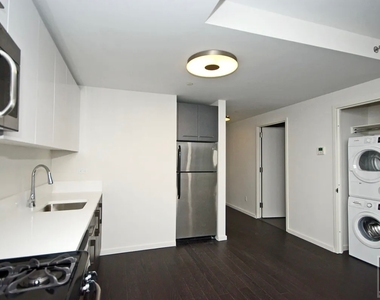 East 44th Street - Photo Thumbnail 3