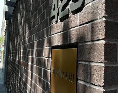 East 52nd Street - Photo Thumbnail 7