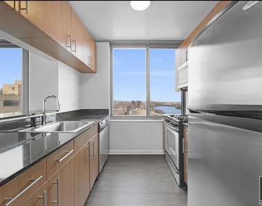 East 92 Street - Photo Thumbnail 6
