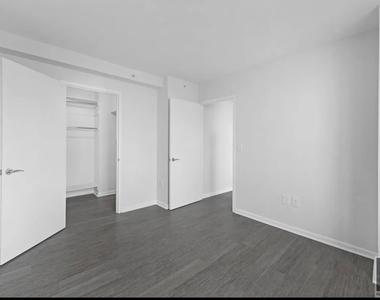 East 92 Street - Photo Thumbnail 14