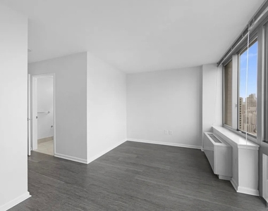 East 92 Street - Photo Thumbnail 9