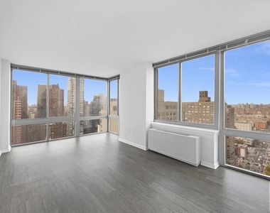 East 92 Street - Photo Thumbnail 2
