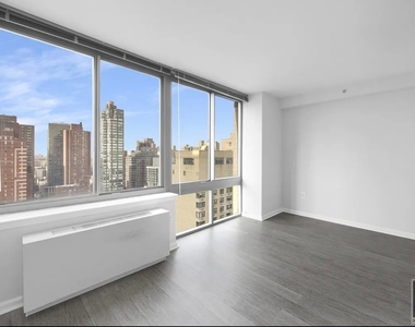 East 92 Street - Photo Thumbnail 8