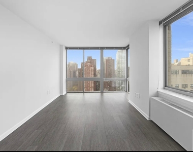 East 92 Street - Photo Thumbnail 1