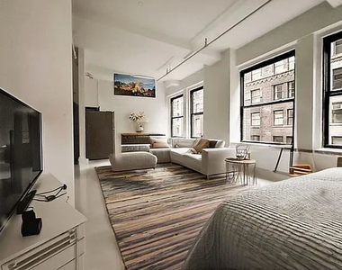 248 West 35th Street - Photo Thumbnail 2