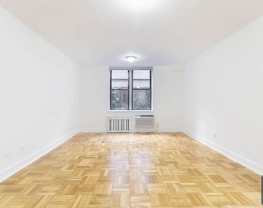 151 West 16th Street - Photo Thumbnail 1