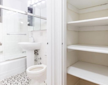 151 West 16th Street - Photo Thumbnail 7