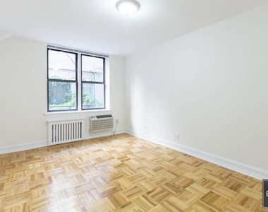 151 West 16th Street - Photo Thumbnail 5