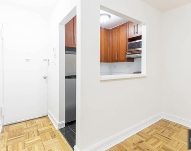 151 West 16th Street - Photo Thumbnail 4