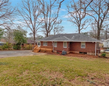 2032 Garden Circle - Photo Thumbnail 3