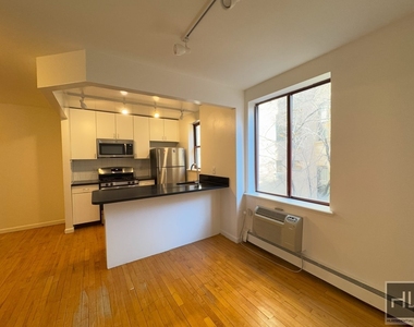 East 7th Street - Photo Thumbnail 1
