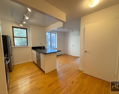 East 7th Street - Photo Thumbnail 2