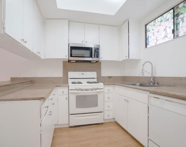 729 S Hobart Boulevard - Photo Thumbnail 14
