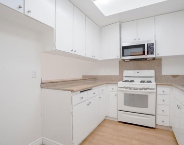 729 S Hobart Boulevard - Photo Thumbnail 13