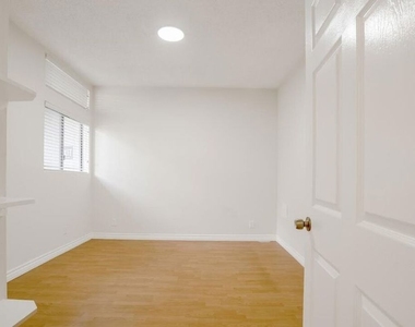 729 S Hobart Boulevard - Photo Thumbnail 2