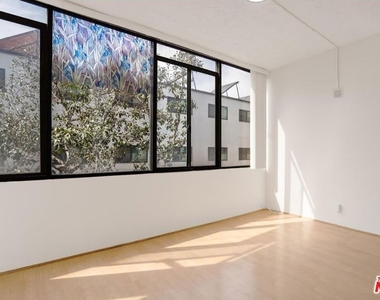 729 S Hobart Boulevard - Photo Thumbnail 24