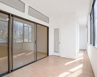 729 S Hobart Boulevard - Photo Thumbnail 22