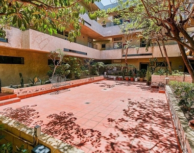 729 S Hobart Boulevard - Photo Thumbnail 27