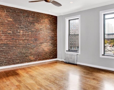 332 West 47th Street - Photo Thumbnail 3