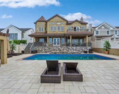319 Harbor Drive - Photo Thumbnail 3