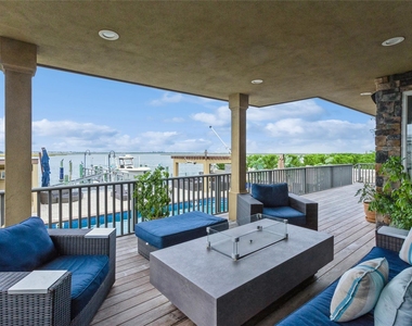 319 Harbor Drive - Photo Thumbnail 6