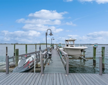 319 Harbor Drive - Photo Thumbnail 4
