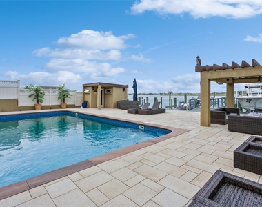 319 Harbor Drive - Photo Thumbnail 5