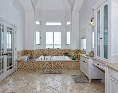 319 Harbor Drive - Photo Thumbnail 18
