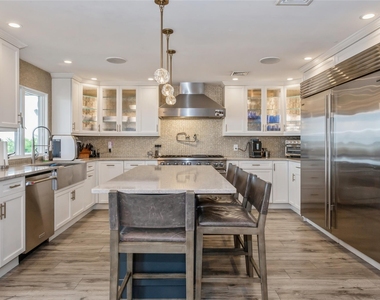 319 Harbor Drive - Photo Thumbnail 10