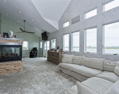 319 Harbor Drive - Photo Thumbnail 17