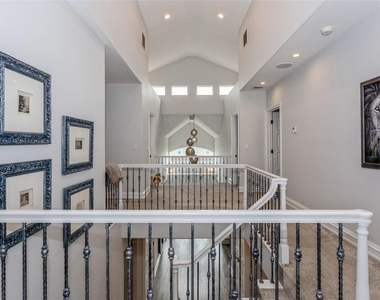 319 Harbor Drive - Photo Thumbnail 14