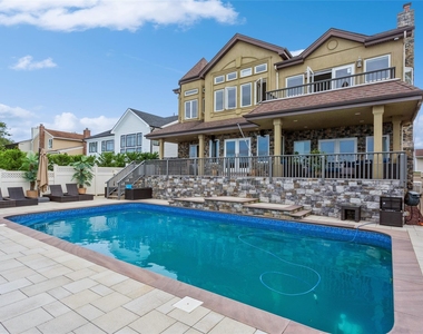 319 Harbor Drive - Photo Thumbnail 2