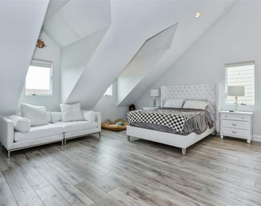 319 Harbor Drive - Photo Thumbnail 25