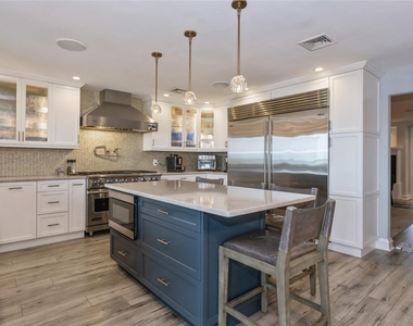 319 Harbor Drive - Photo Thumbnail 11