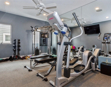 319 Harbor Drive - Photo Thumbnail 15