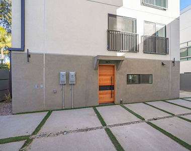 819 N Mccadden Place - Photo Thumbnail 21