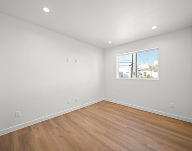 819 N Mccadden Place - Photo Thumbnail 7