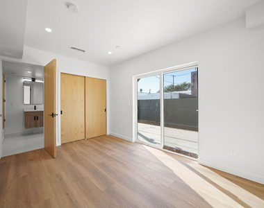 819 N Mccadden Place - Photo Thumbnail 15