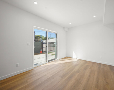 819 N Mccadden Place - Photo Thumbnail 14