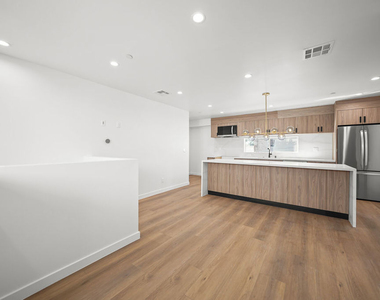 819 N Mccadden Place - Photo Thumbnail 2