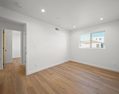 819 N Mccadden Place - Photo Thumbnail 11
