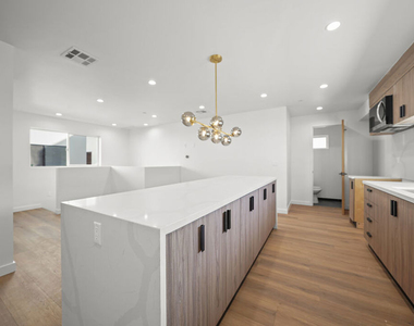 819 N Mccadden Place - Photo Thumbnail 4