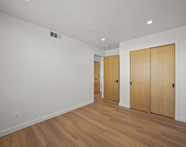 819 N Mccadden Place - Photo Thumbnail 8