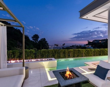 1814 N Doheny Drive - Photo Thumbnail 3